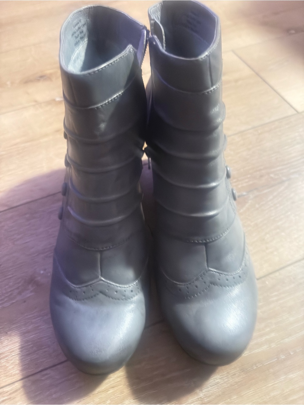 Anesha Grey Leather Ankle Bootie Size 10/10.5